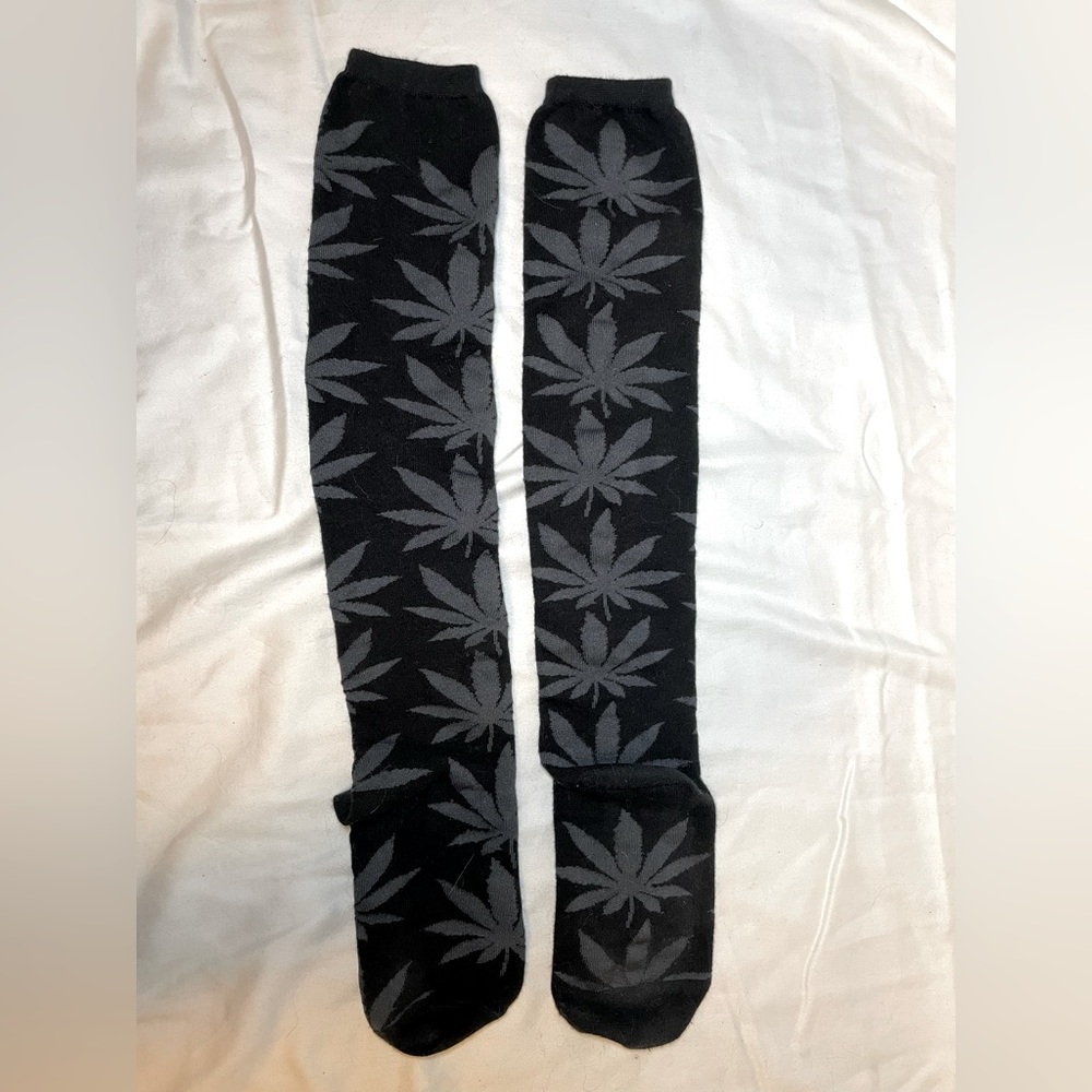 Black knee high Plantlife Huf Socks
Very gently worn
Unisex
OS